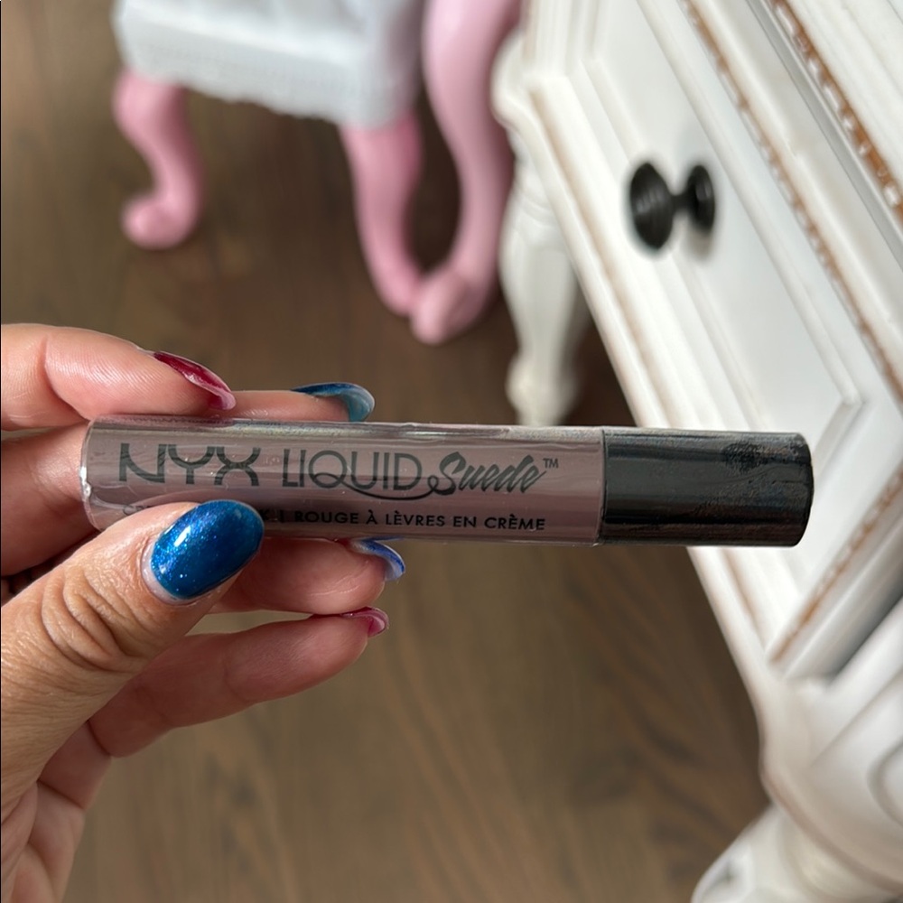 NYX Lipstick Vibrant Long-lasting Makeup